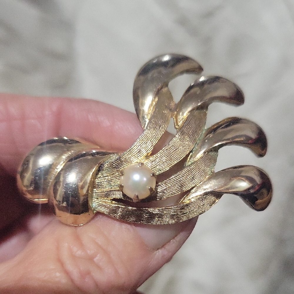 Gold Tone Brooch with Pearl Accent